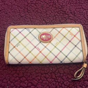 Coach wallet beige leather criss-cross pattern with multiple card slots/pockets